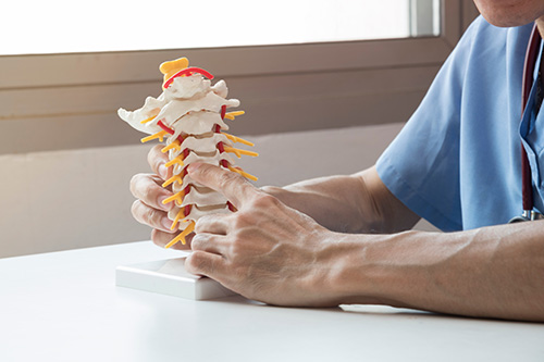 椎間盤突出會否自然好-留意椎間盤突出症狀-診斷及4種治療方案